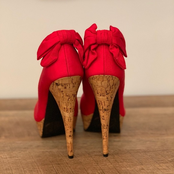 Bebe size 8 pump heels never worn - Picture 2 of 7